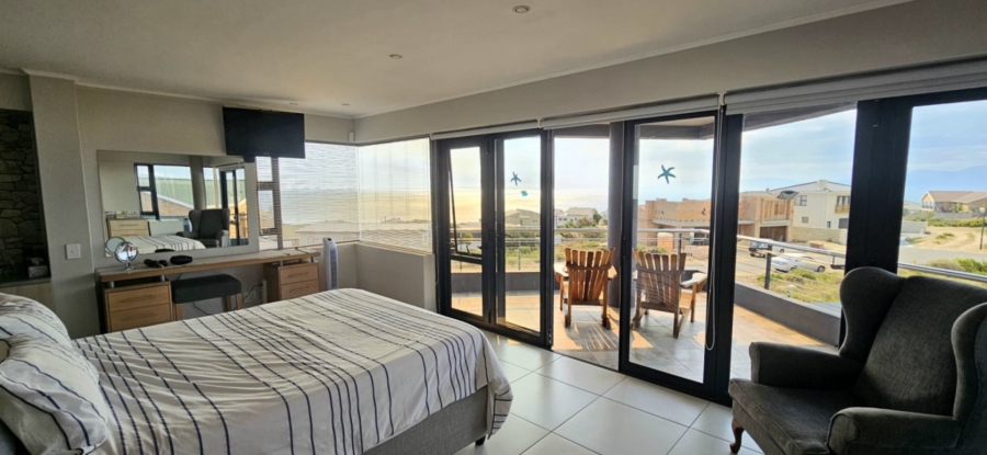 4 Bedroom Property for Sale in Perlemoenbaai Western Cape